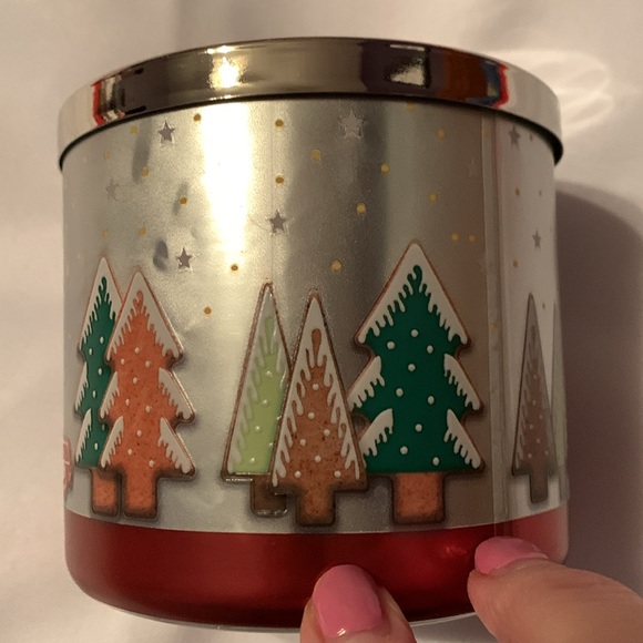 Bath and Bodyworks Scented Luminary 3 wick Candle, 'Tis The Season. NWT - Picture 4 of 8